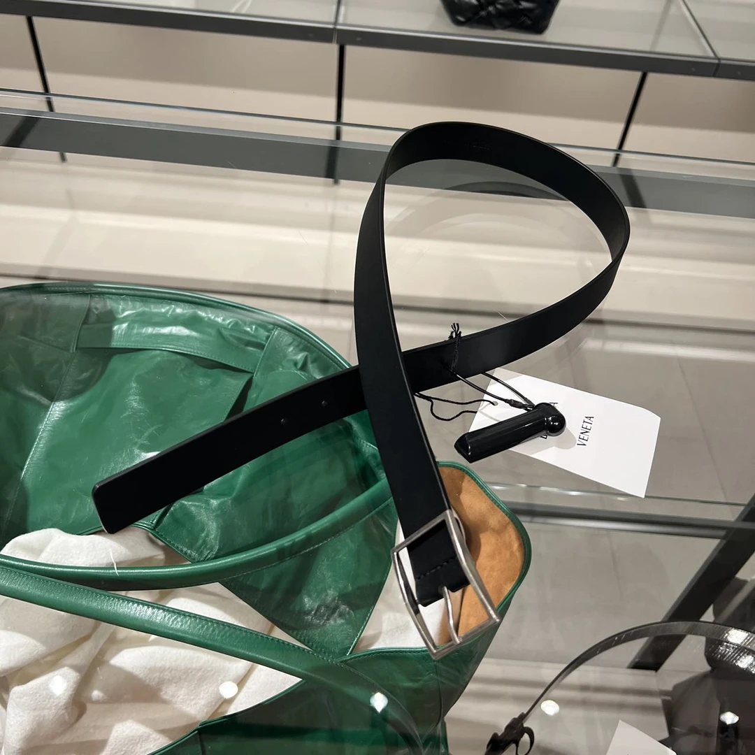 全新未使用 BOTTEGA VENETA/葆蝶家 /Angela/男款腰带 黑色