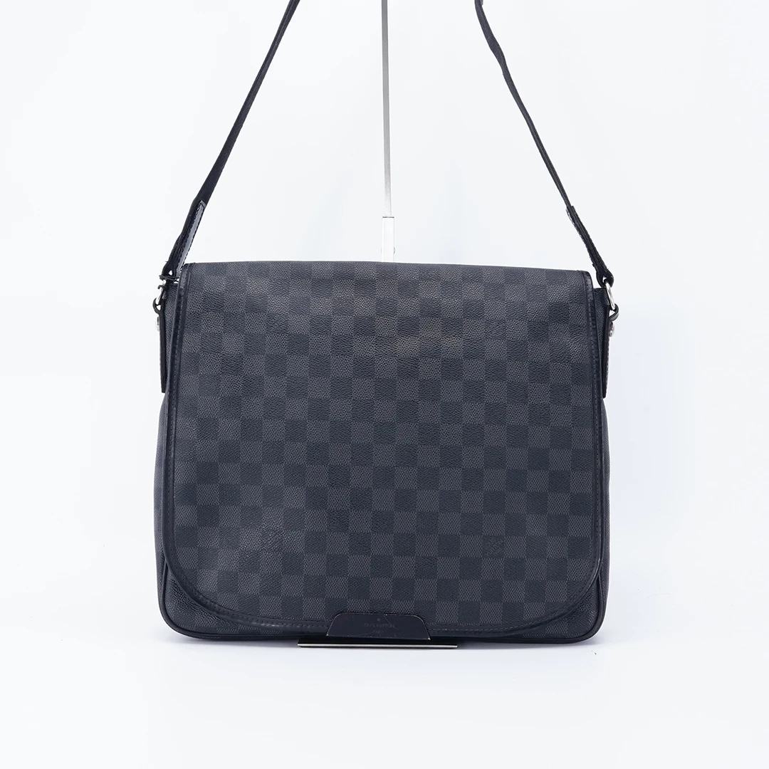 95新 LouisVuitton/路易威登 中古男士邮差包大号/BG22014708