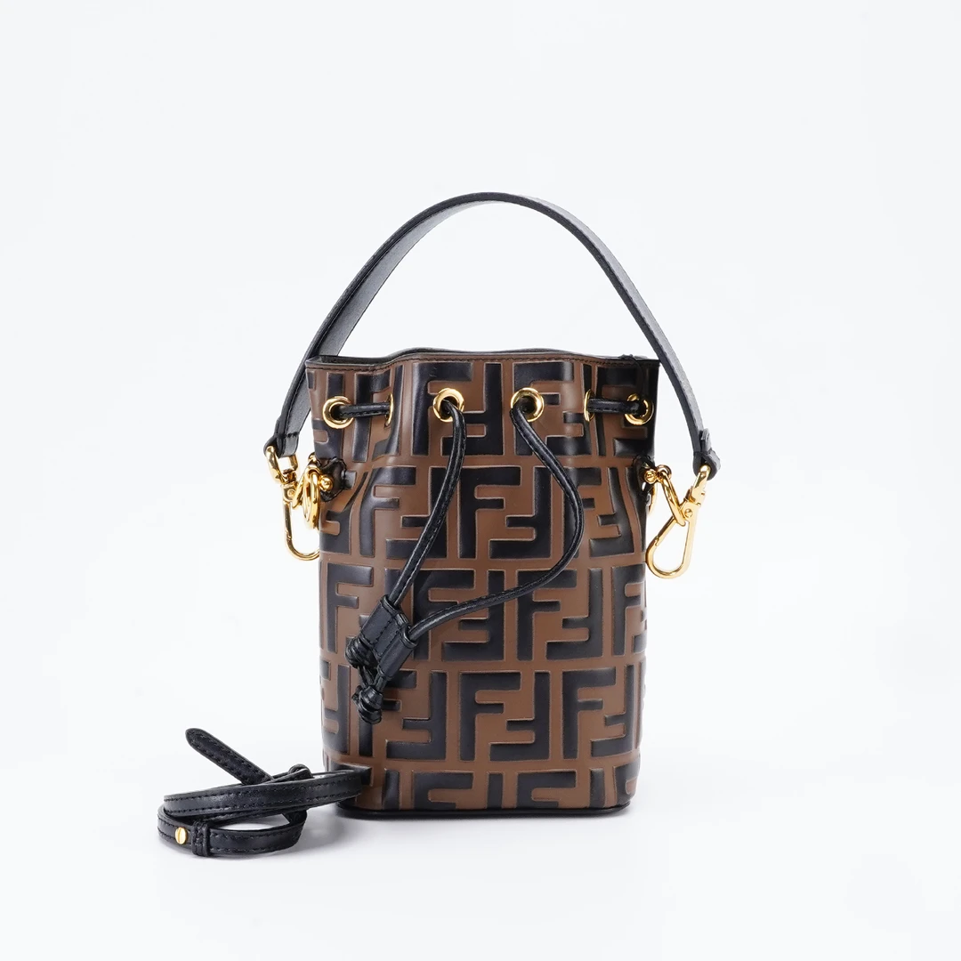 95新 FENDI/芬迪  春节不打烊抽绳水桶小号/BG22014251