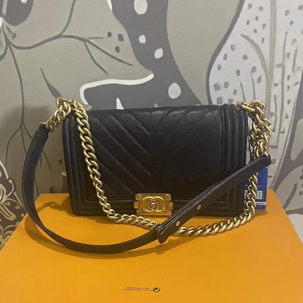 95新 Chanel/香奈儿 leboy中号荔枝v纹/BG22014307