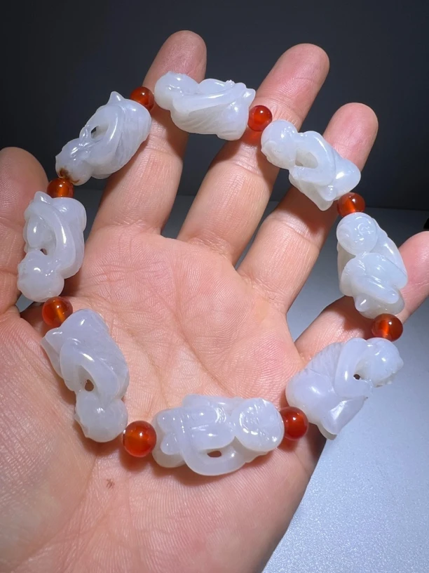 和田玉手串，白色玉，手工镂空雕刻，已经编绳编织好
