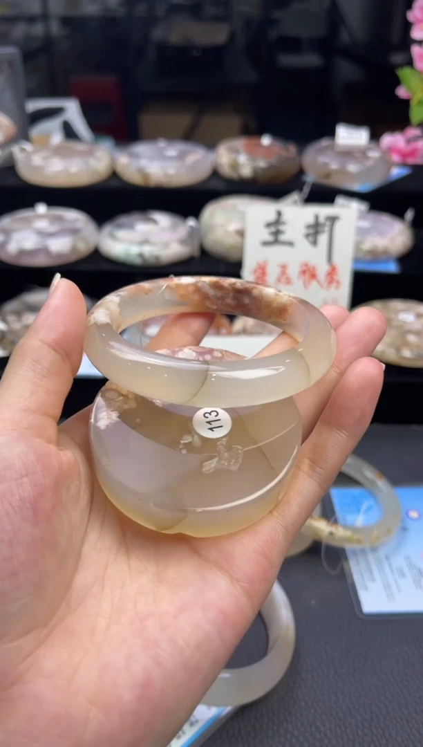 【闪购商品】石英质玉手镯未镶嵌56/113