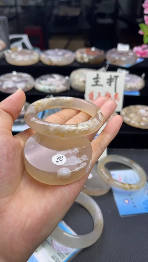 【闪购商品】石英质玉手镯未镶嵌53/186