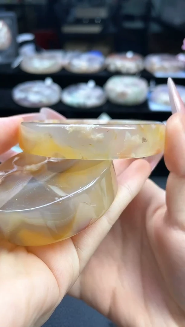 【闪购商品】石英质玉手镯未镶嵌56/126