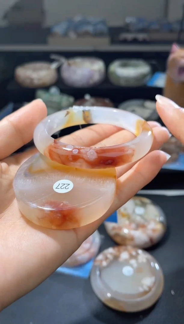 【闪购商品】石英质玉手镯未镶嵌（227）57