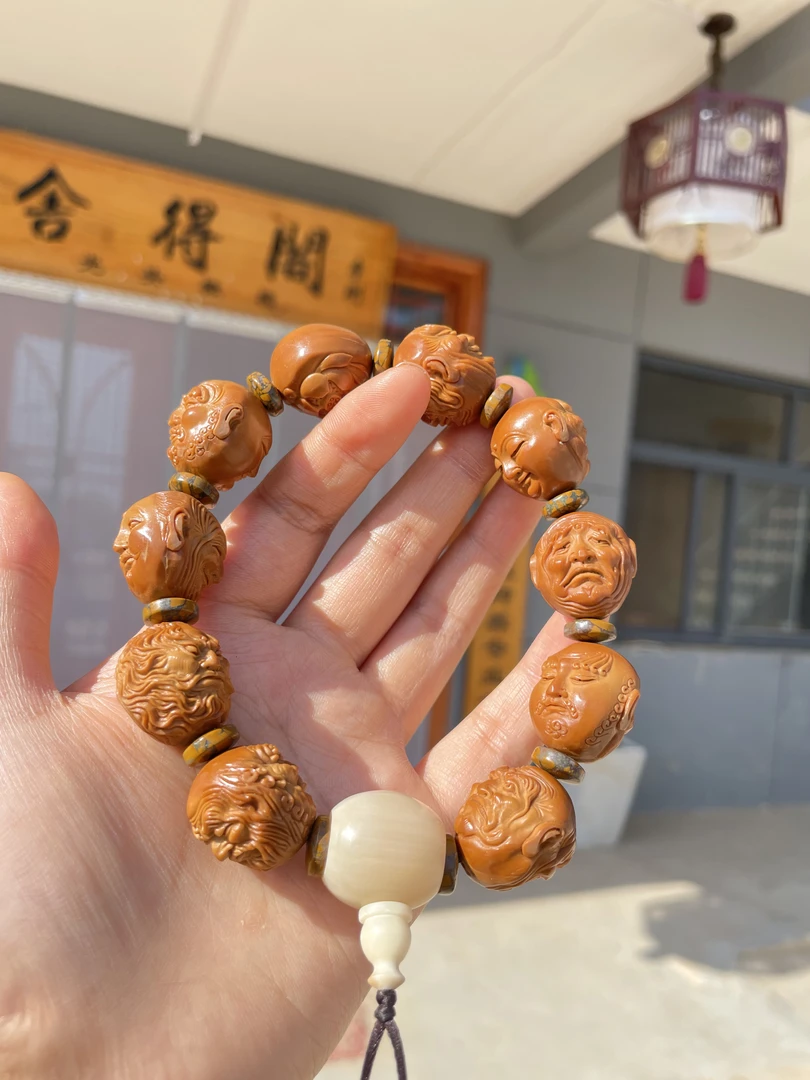 橄榄和十八罗汉双面雕刻、