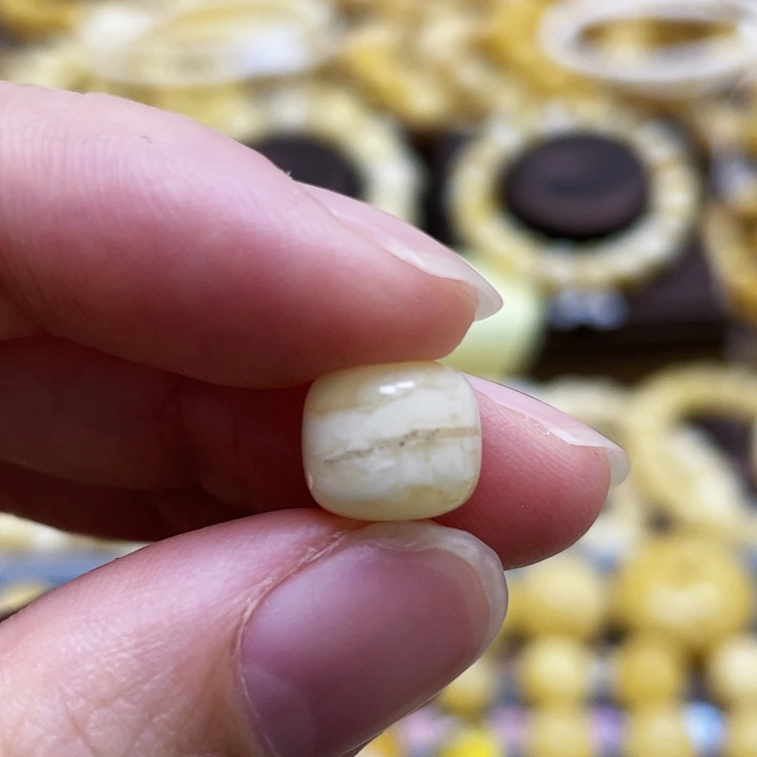 琥珀珠宝奇石未镶嵌9.7×8.5mm瑕疵