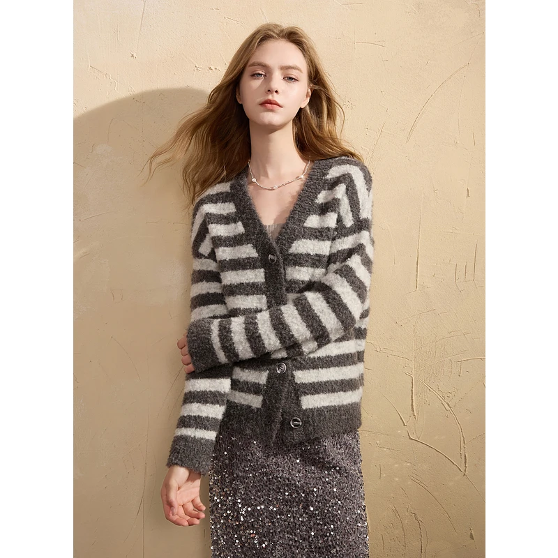 三彩2024冬季宽松格雷系V领条纹针织衫圈圈纱上衣开衫毛衣女M0189