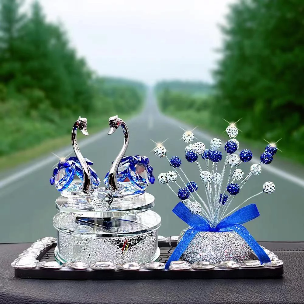 水晶天鹅清香车内工作台汽车摆件节日礼物汽车香水座装饰品