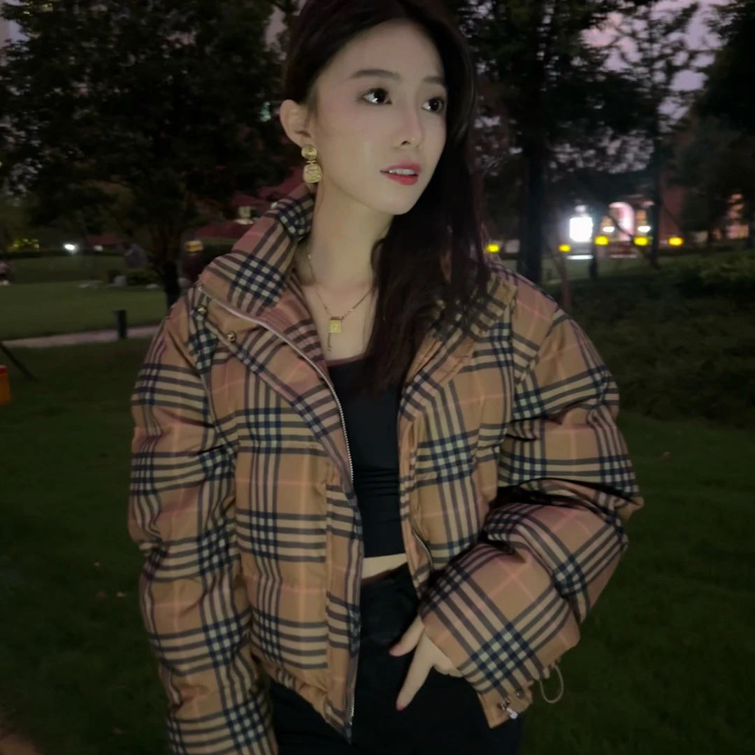 白鸭绒格子面包服外套女2024年冬季新款立领宽松抽绳收腰短款620