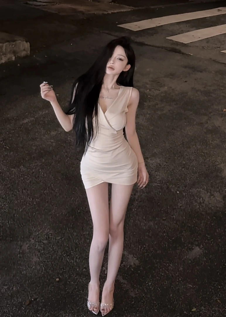 现货【PAN】  高级提拉米苏  气质性感V领显瘦收腰包臀连衣裙P614