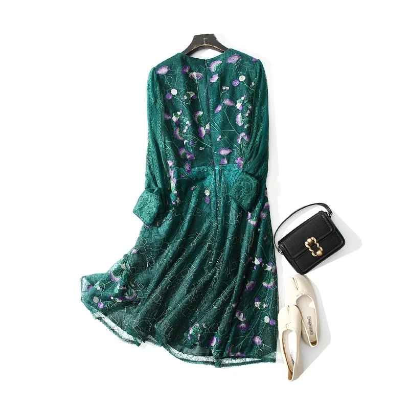 秋冬新款时尚休闲重工刺绣连衣裙 伊5851F