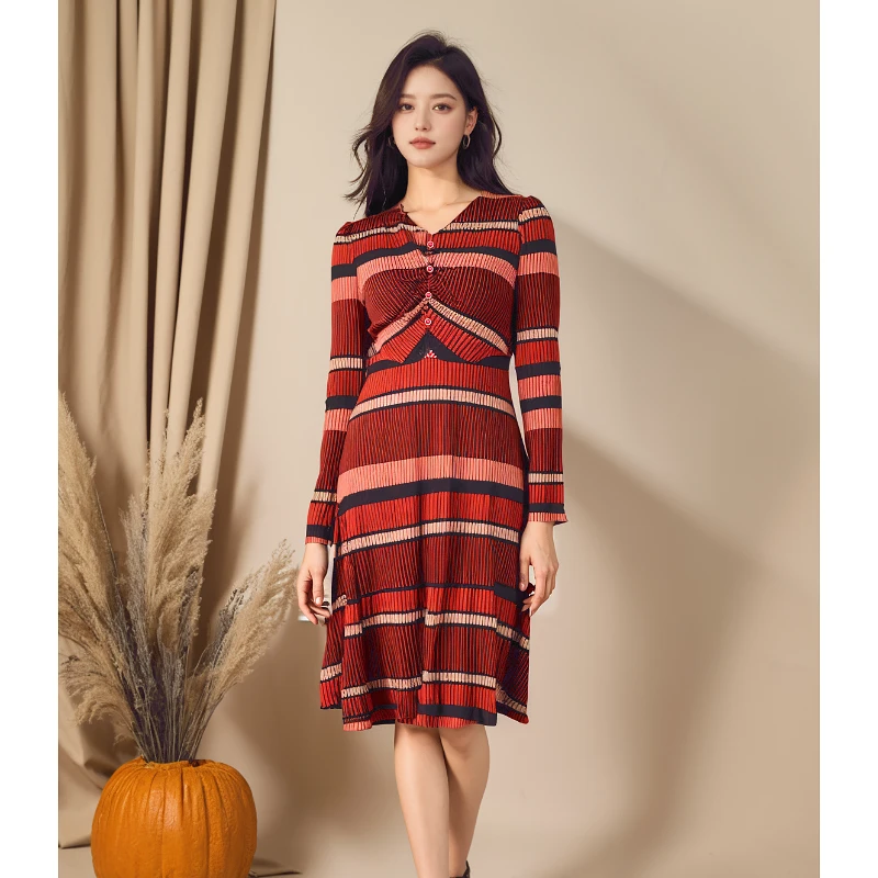 秋冬新款洋气时尚休闲连衣裙 绮8708E