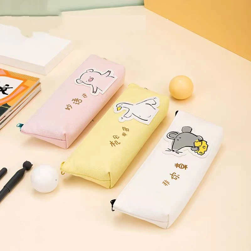 66912  三角款帆布多功能笔袋