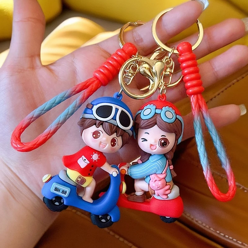 网红款可爱卡通情侣一对机车钥匙扣挂件男女孩电动车摩托公仔挂饰