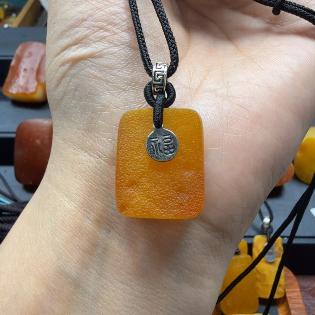 琥珀吊坠(赠链)未镶嵌