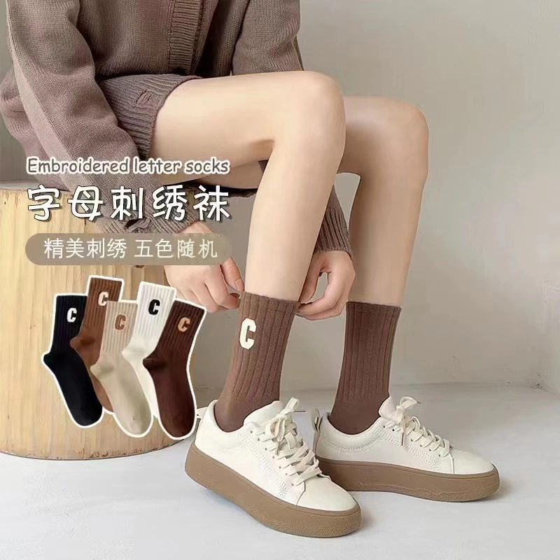 秋冬季中长袜女中筒袜透气防臭学生卡通袜可爱百搭休闲设计感袜子