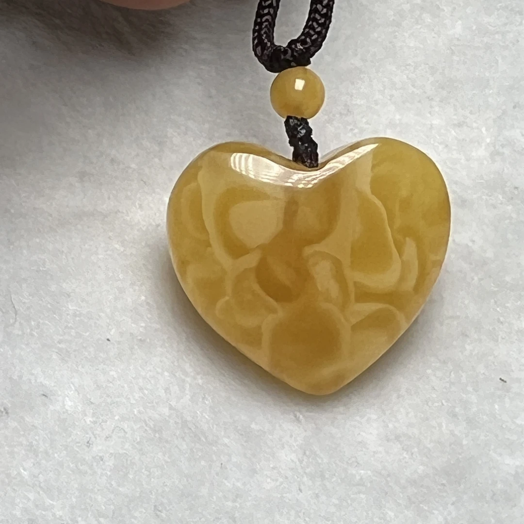 【好玉易】f081爱心天然精品琥珀蜜蜡吊坠挂件俏色时尚百搭养生珠宝