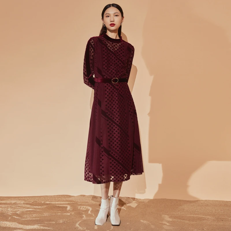 娜尔思.灵23秋冬新款通勤波点植绒叠透收腰长袖连衣裙女LF04608T8