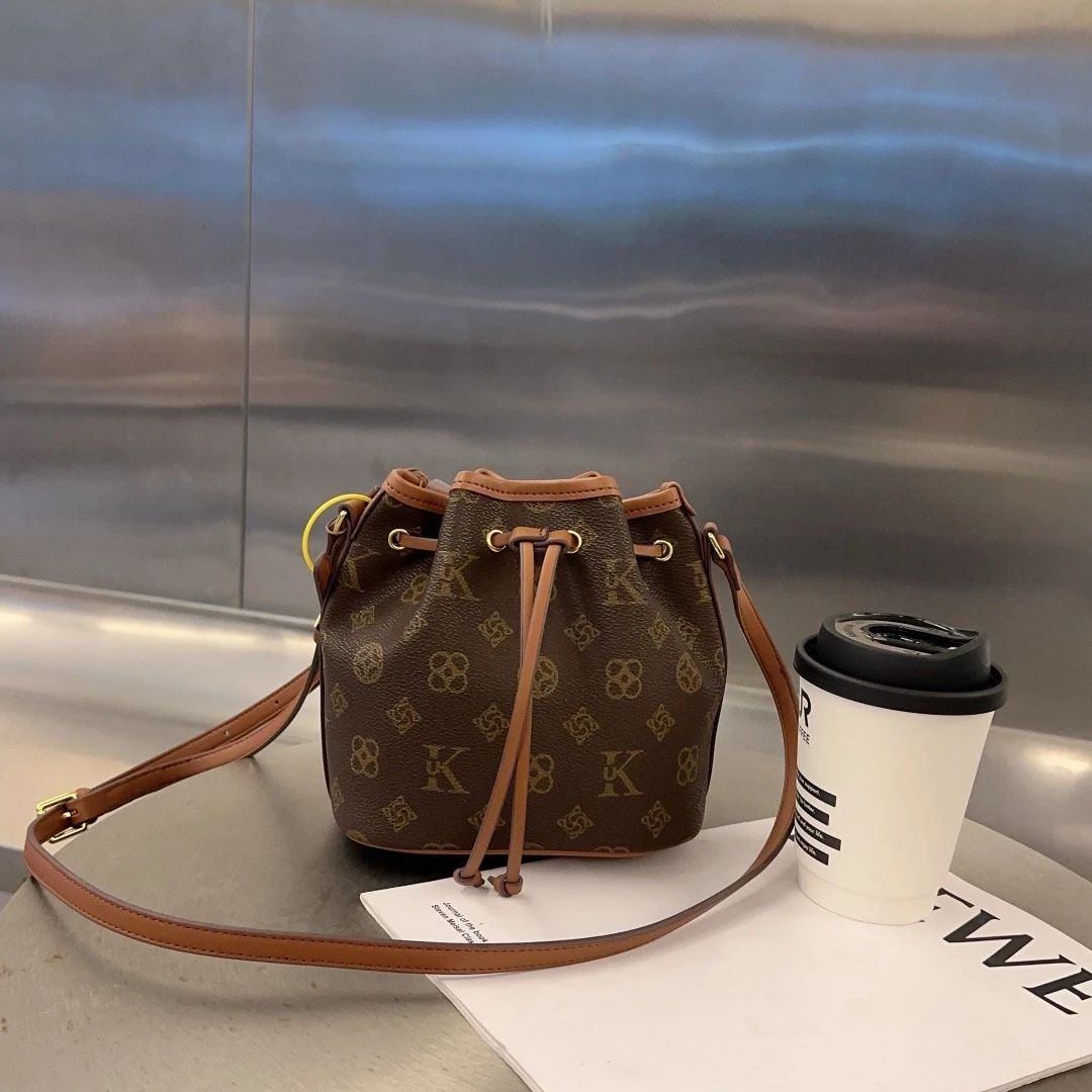 2024新款轻奢福袋包百搭时尚抽绳水桶包单肩斜跨女包