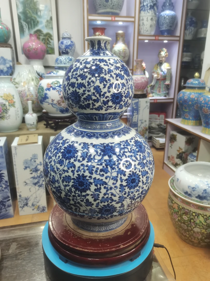 全手工釉下青花缠枝莲花葫芦瓶