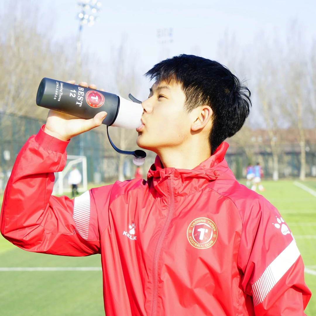 辽宁铁人足球俱乐部 定制款喷雾运动水壶 夏季降温健身水壶