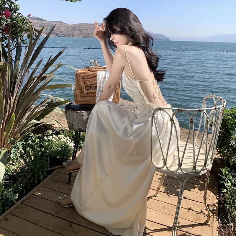 法式高级感醋酸缎吊带裙大写的性感露背连衣裙度假生日拍照礼服裙