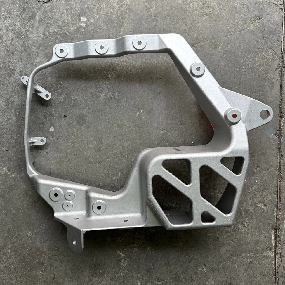 豪沃T7H/TX原厂大灯支架