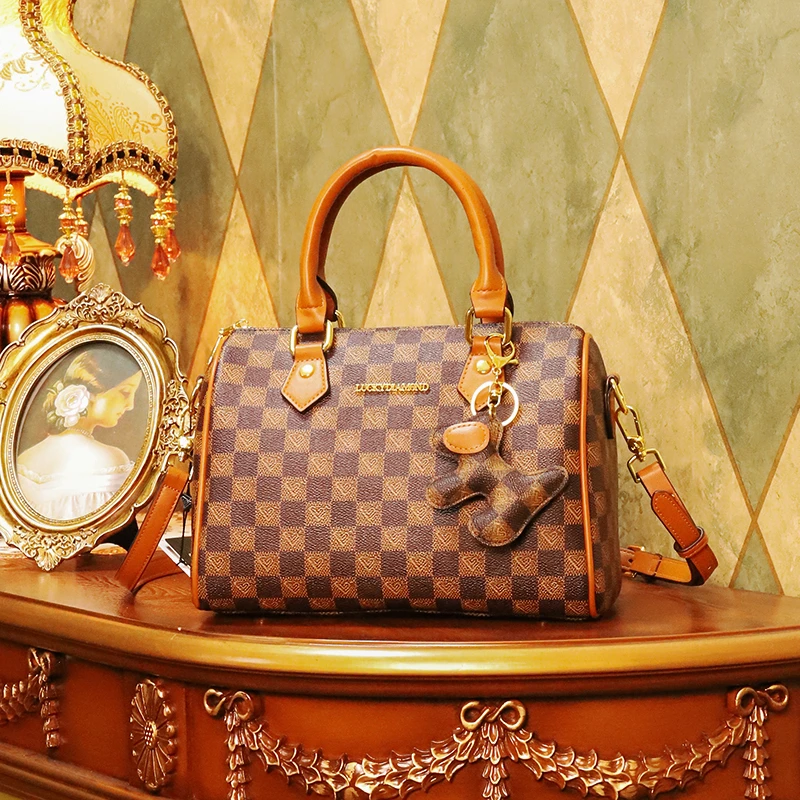 2025春秋新款女士手提包轻奢软皮单肩包时尚百搭枕头包波士顿筒包