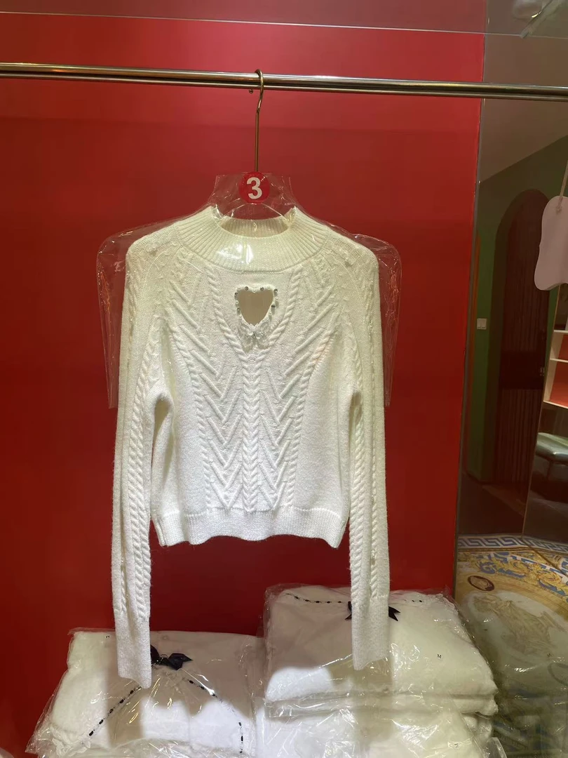 女士白色打底长袖针织毛衣性感可爱风