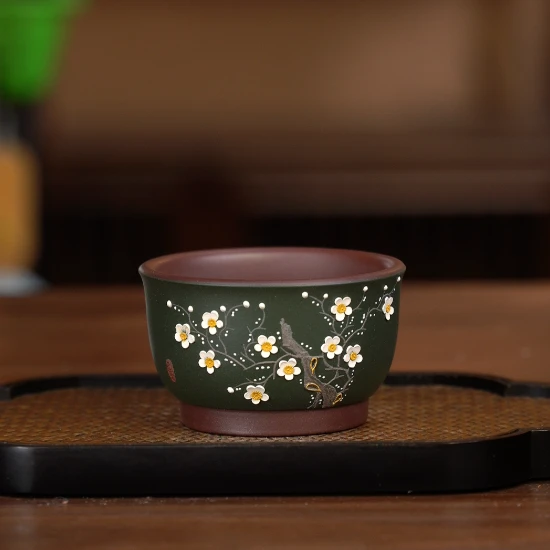 8114 原矿紫砂茶具紫泥粉浆绿泥堆绘梅花主人杯   NX  120cc