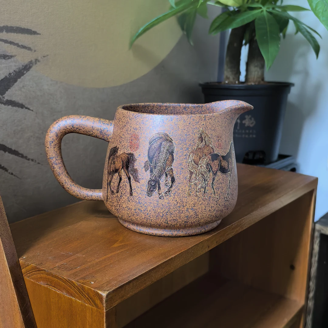 1055宜兴原矿紫砂茶具龙骨金砂点彩八骏图分茶器公道杯XY250ml