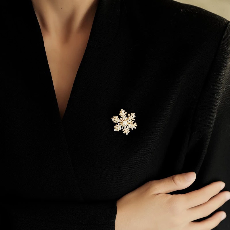 铜合金胸针 高档送礼新年双层旋转雪花仿水晶西装配饰胸针胸针