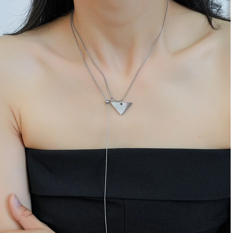 钛钢项链 博主同款小众设计感三角牌吊坠银色项链网红锁骨链颈链