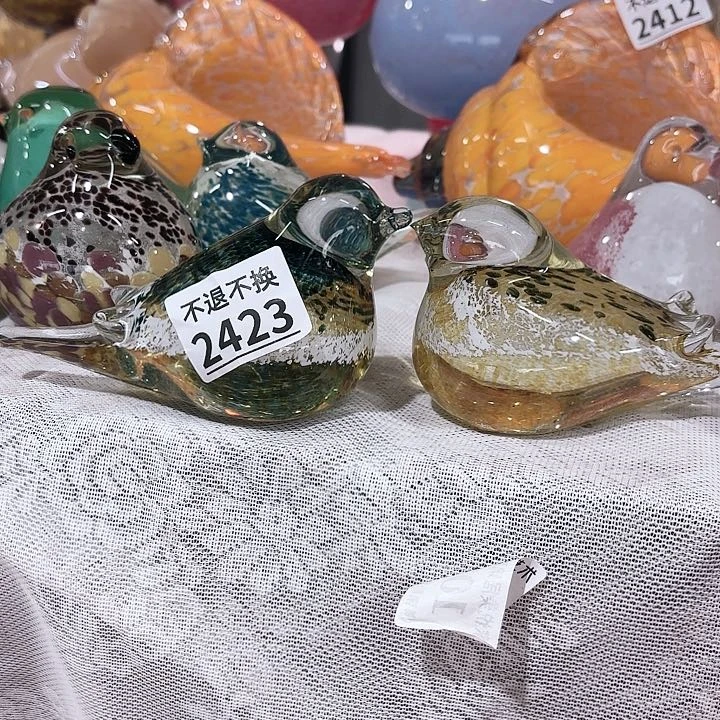 2423一对家悦美居花瓶摆件