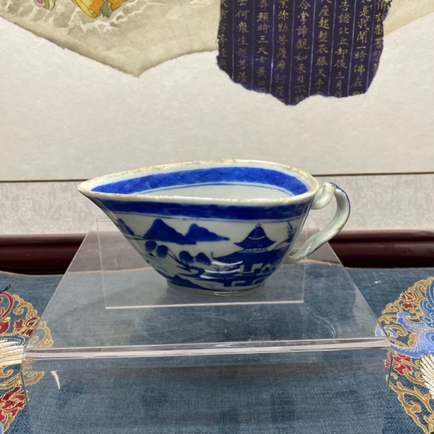 清乾隆青花山水亭台楼阁花浇/古董/收藏，KC20240807026