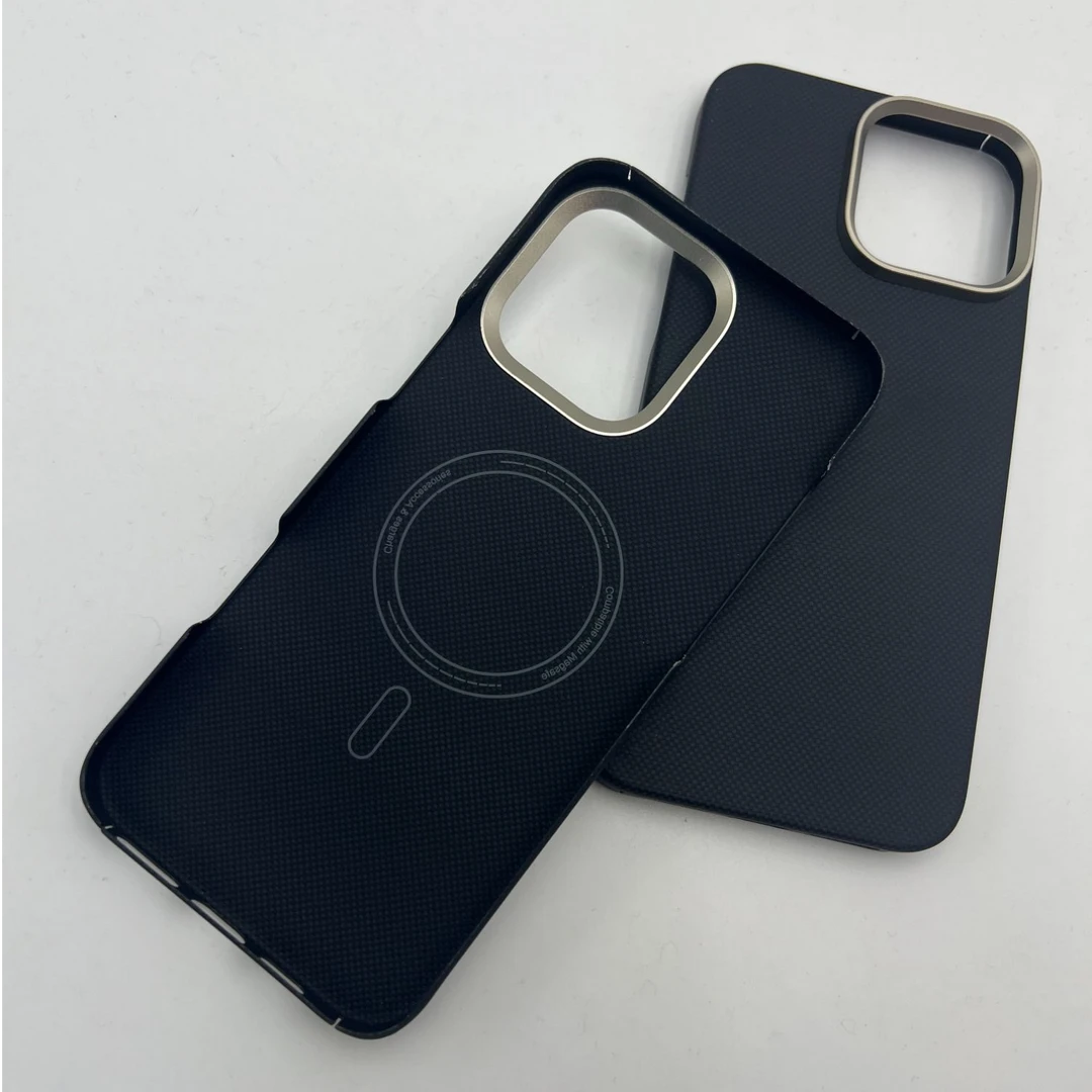 适用于苹果16ProMax 小方格 400D 磁吸 高端商务轻薄还原裸机手感