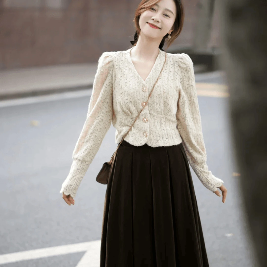 2024秋季新款法式复古温柔蕾丝镂空上衣棕色丝绒半身裙两件套装女