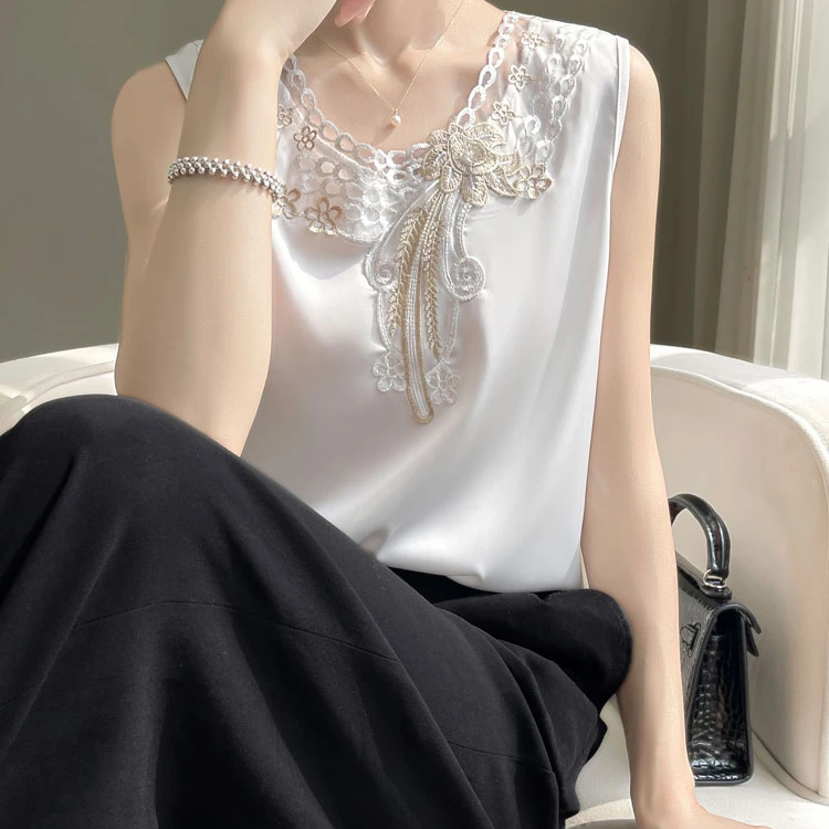 A26锦上添花  重磅刺绣锦上添花圆领吊带背心宽松气质蕾丝外穿夏。