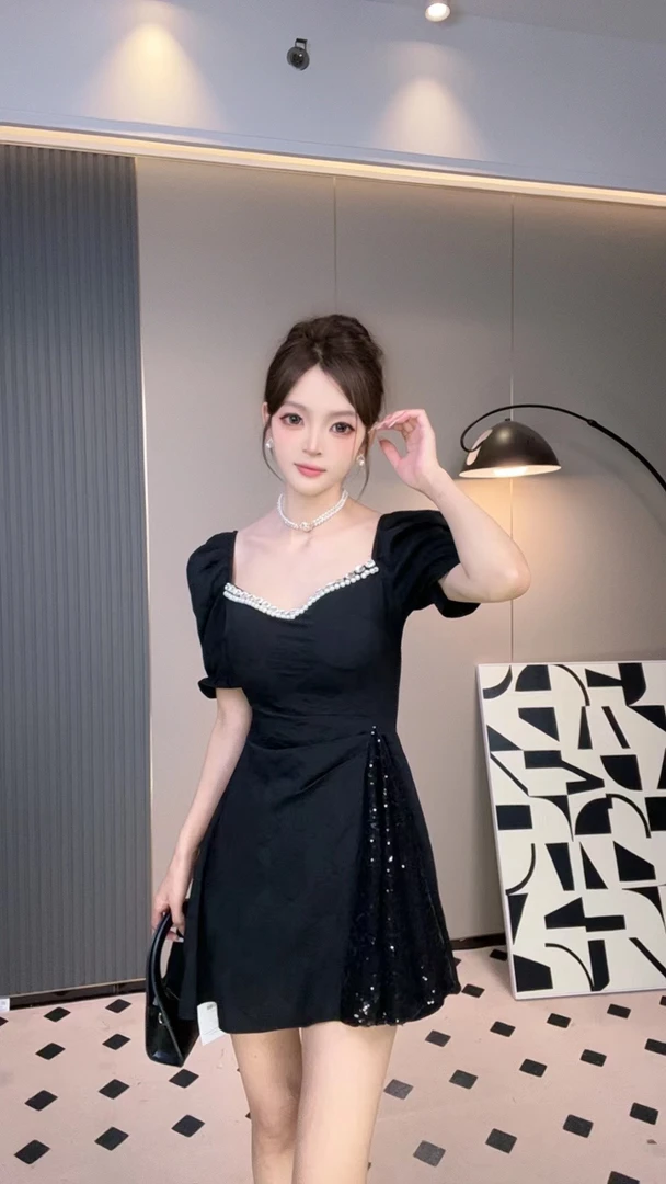 9504【高级千金风】显瘦气质高端裙子小个子夏季黑色复古法式连衣裙