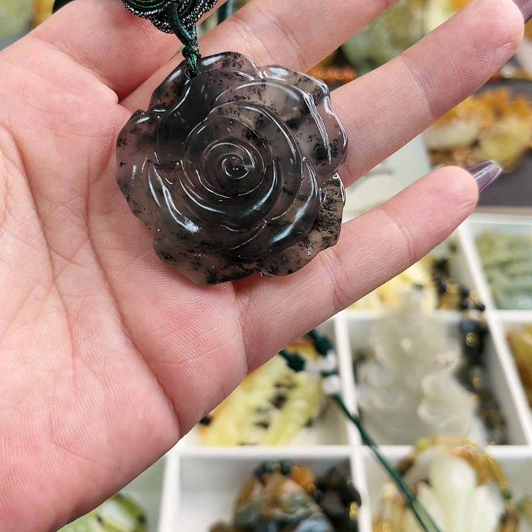 蛇纹石玉颈饰未镶嵌