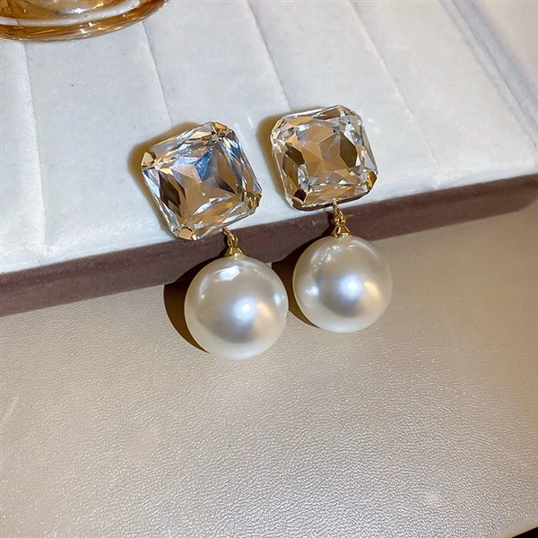 铜合金仿珍珠耳饰 新款时尚感耳钉法式复古方块耳环轻奢小众A77