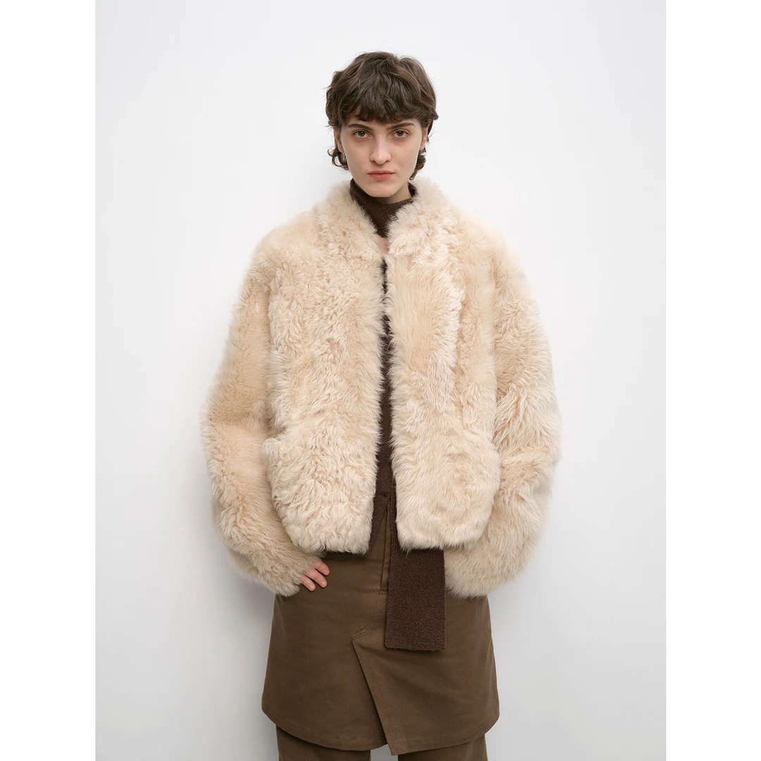 付智恩 秋日巴塞尔 休闲松弛感托斯卡纳半卷毛外套