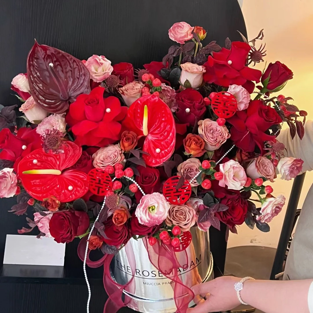 人杰地灵（混搭红玫瑰卡布奇诺抱抱桶乔迁礼物拜访走访鲜花礼物同城配送小时达）