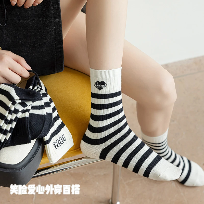 黑白横条袜子女中筒袜ins潮网红款春秋季笑脸爱心外穿百搭棉袜子