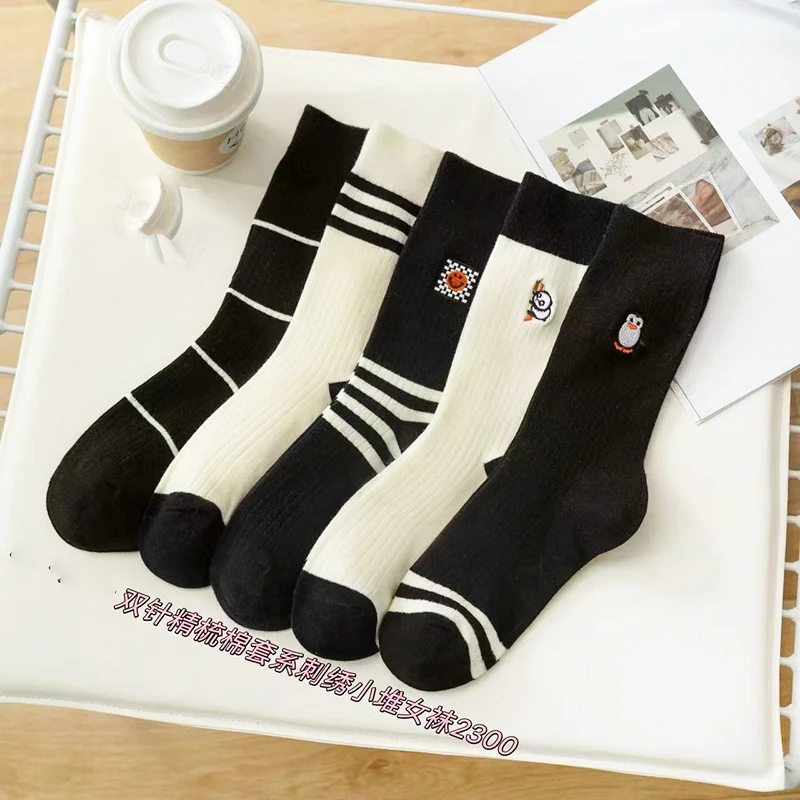 女高筒棉袜黑白条刺绣秋冬款潮袜学生日韩风防臭百搭时尚（230）