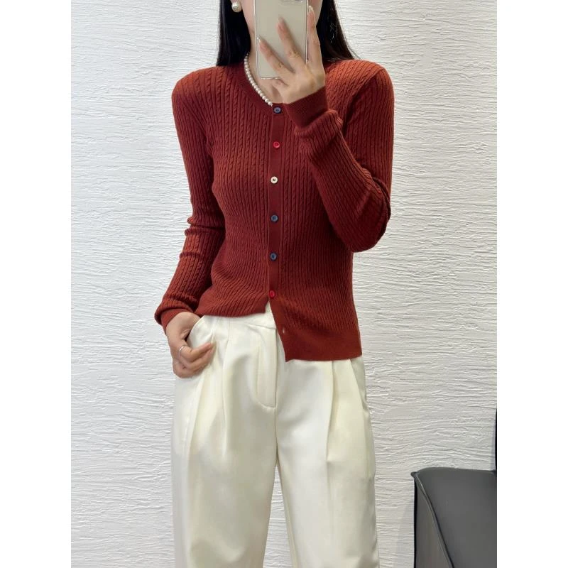 WANTHAT/凡黛卡圆领坑条彩色排扣时尚减龄百搭羊毛针织开衫女7521