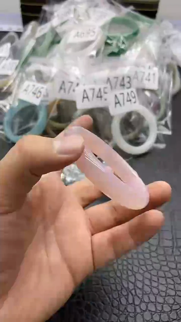 【闪购商品】石英质玉手镯未镶嵌768