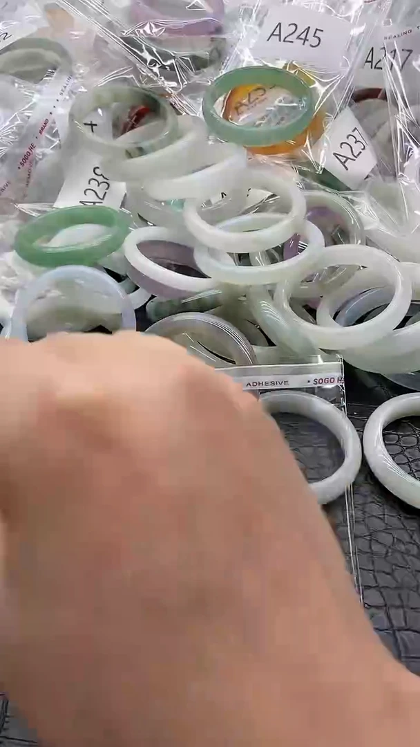 【闪购商品】石英质玉手镯未镶嵌A253