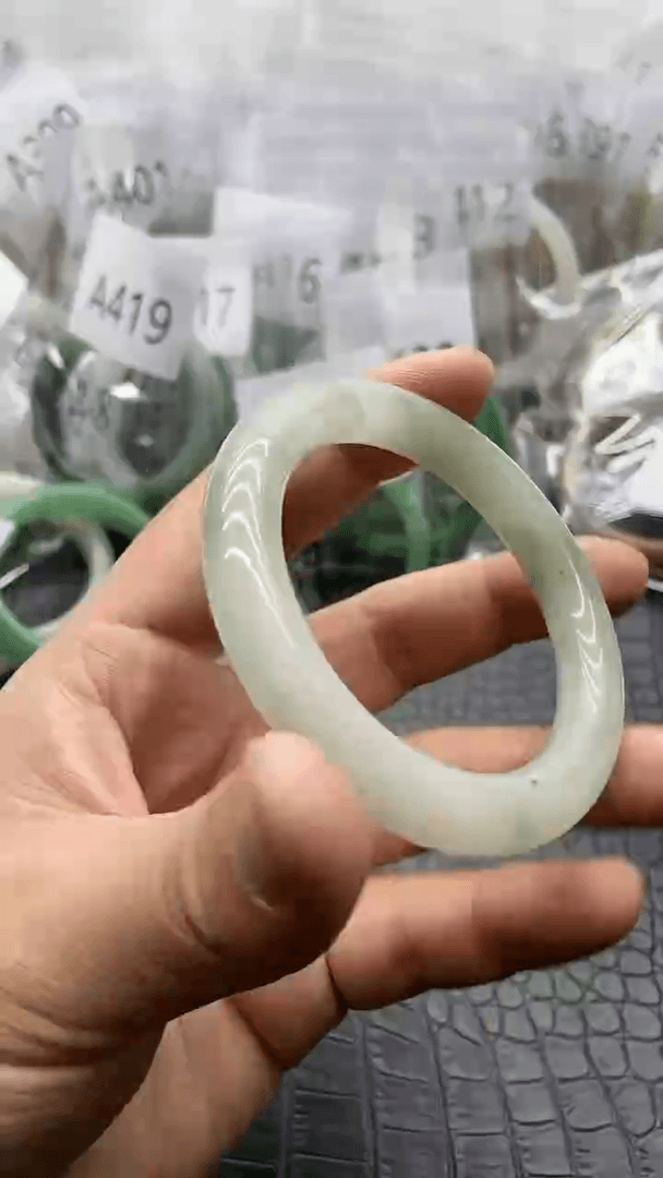 【闪购商品】石英质玉手镯未镶嵌A422